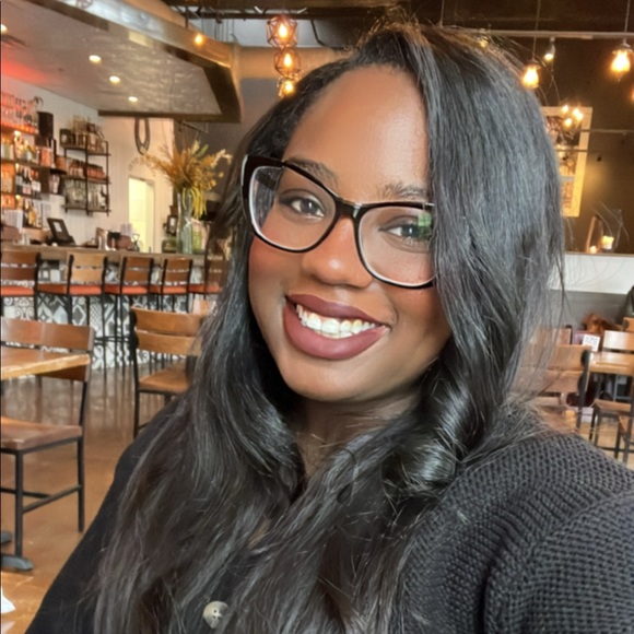 Meet your Posher, Ebonee - Picture 1 of 1